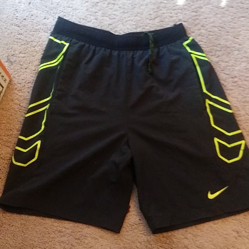 Black Nike shorts